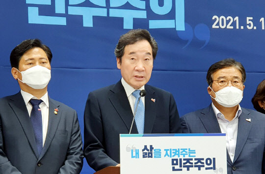 이낙연 전 민주당 대표가 16일 민주당 광주시당에서 기자회견을 하고 있다. 연합뉴스